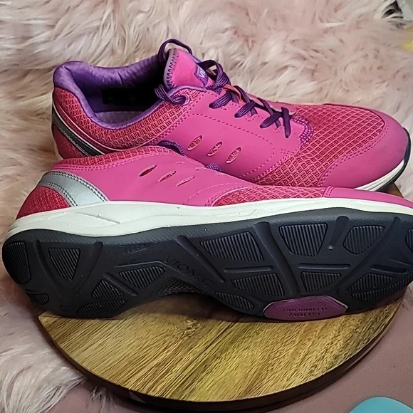 Vionic Venture Sneakers - Picture 4 of 5